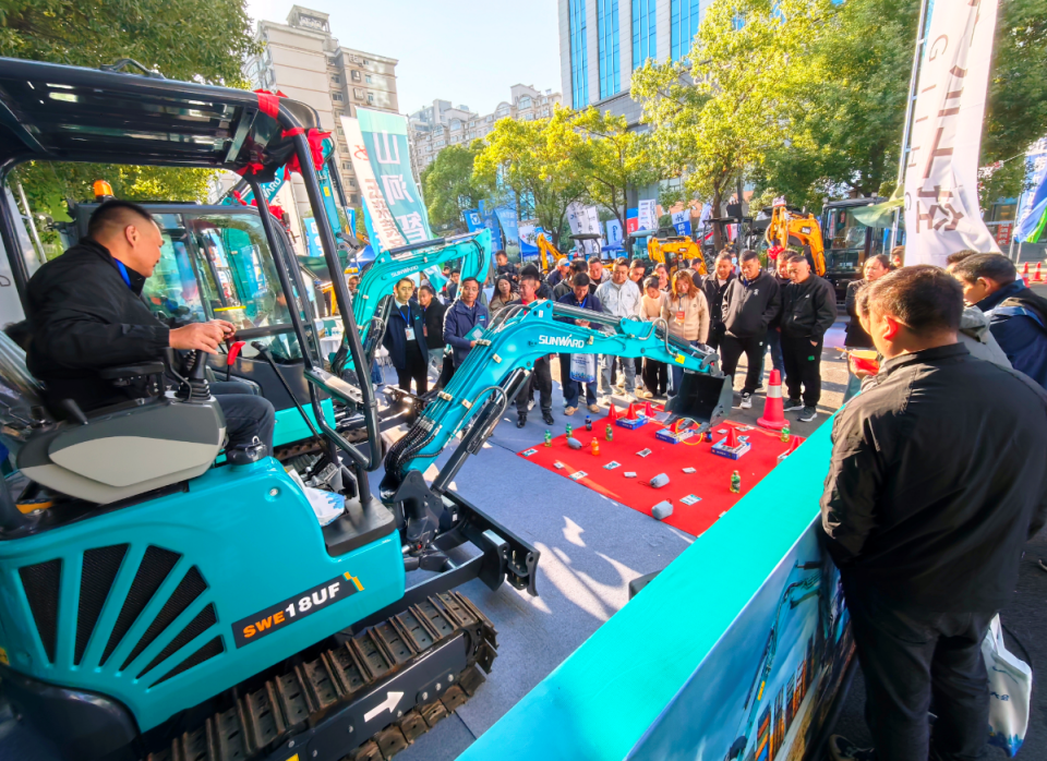 MG不朽情缘(中国区)官方网站智能微挖“天团”闪耀武汉，引领绿色施工潮流